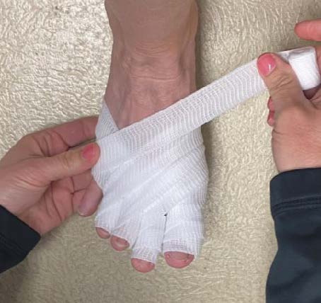 Toe Wrapping Toe Bandaging Poster - ILWTI